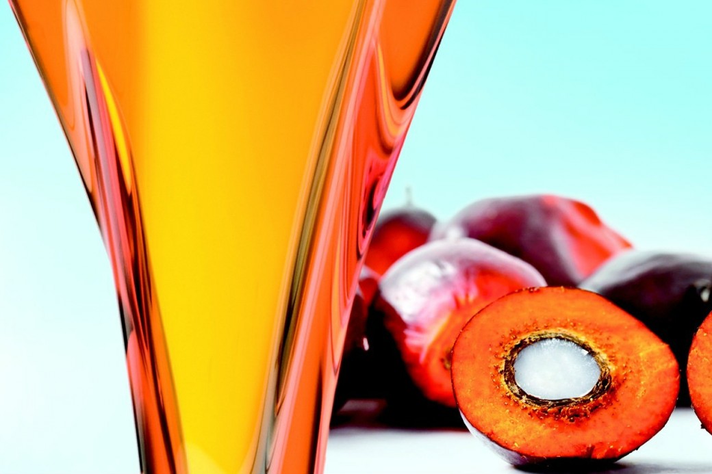 crude palm oil To produce refined oil, crude palm oil and crude palm kernel oil are processed through three refining stages, namely degumming, bleaching and deodourising. crude palm oil To produce refined oil, crude palm oil and crude palm kernel oil are processed through three refining stages, namely degumming, bleaching and deodourising.