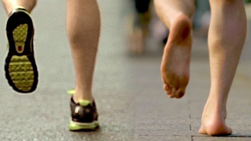 Как здоровее бегать: босиком, почти босиком или в беговой обуви?
