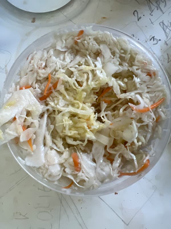 Салат из квашеной капусты