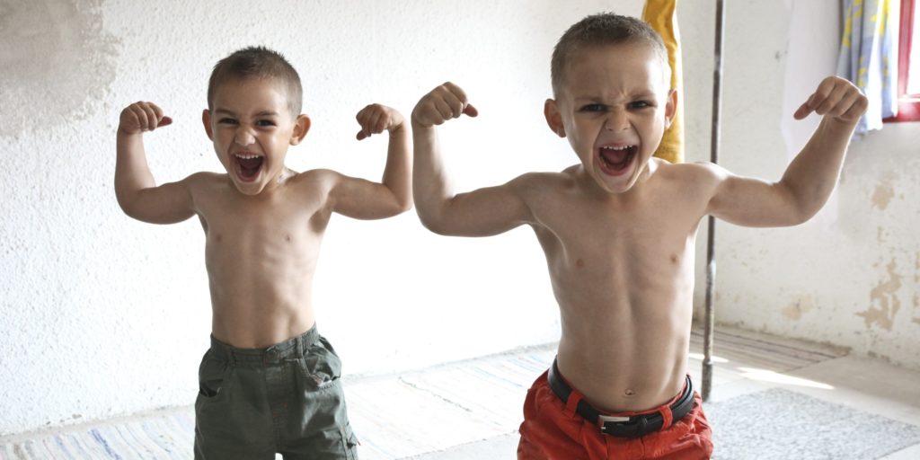 Если хотите стать сильными дети. Джулиано и Клаудио строе. Джулио строе отжимается. Джулиано строе мускулы.